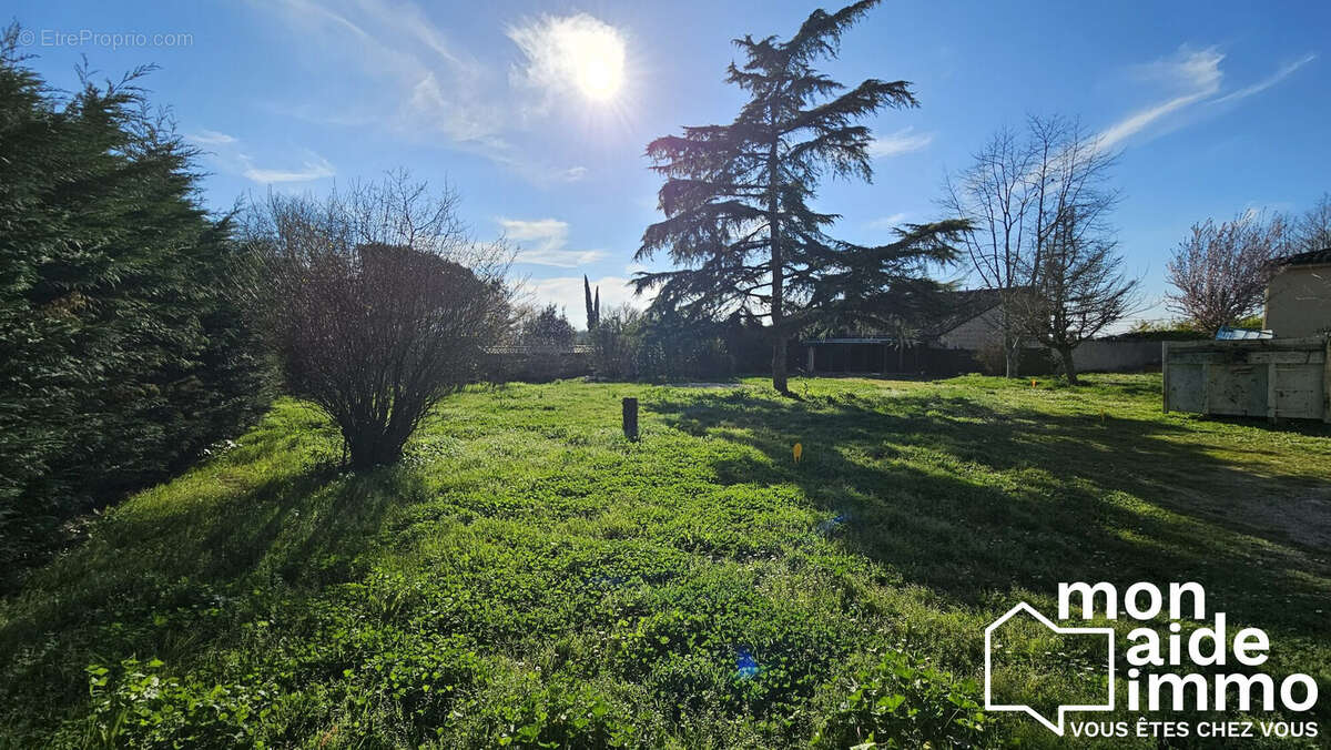 Terrain à SAINT-CAPRAIS-DE-BORDEAUX