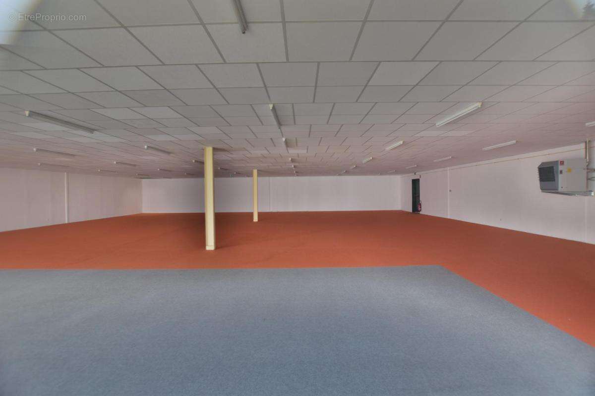 Local commercial - photo 2