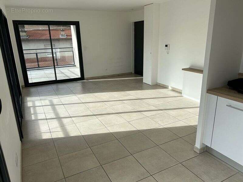 Appartement à MONTROND-LES-BAINS