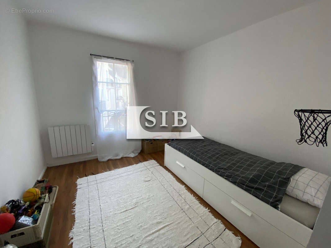 chambre 2 - Appartement à LONGPONT-SUR-ORGE