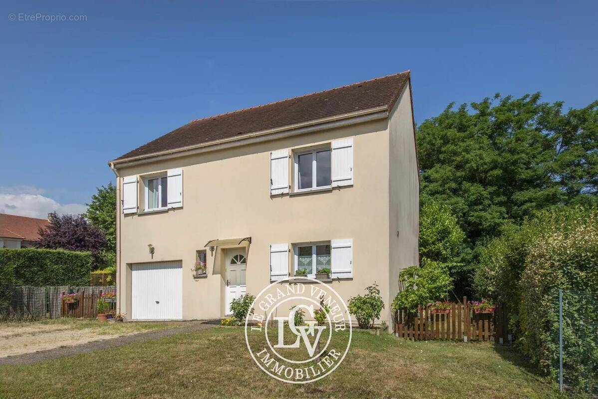 Maison à VENEUX-LES-SABLONS