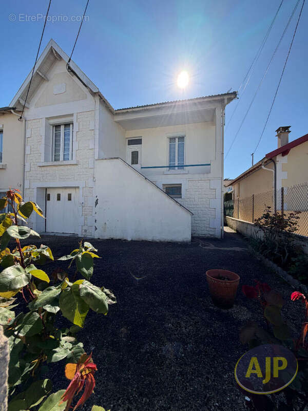 Maison à SAINTES