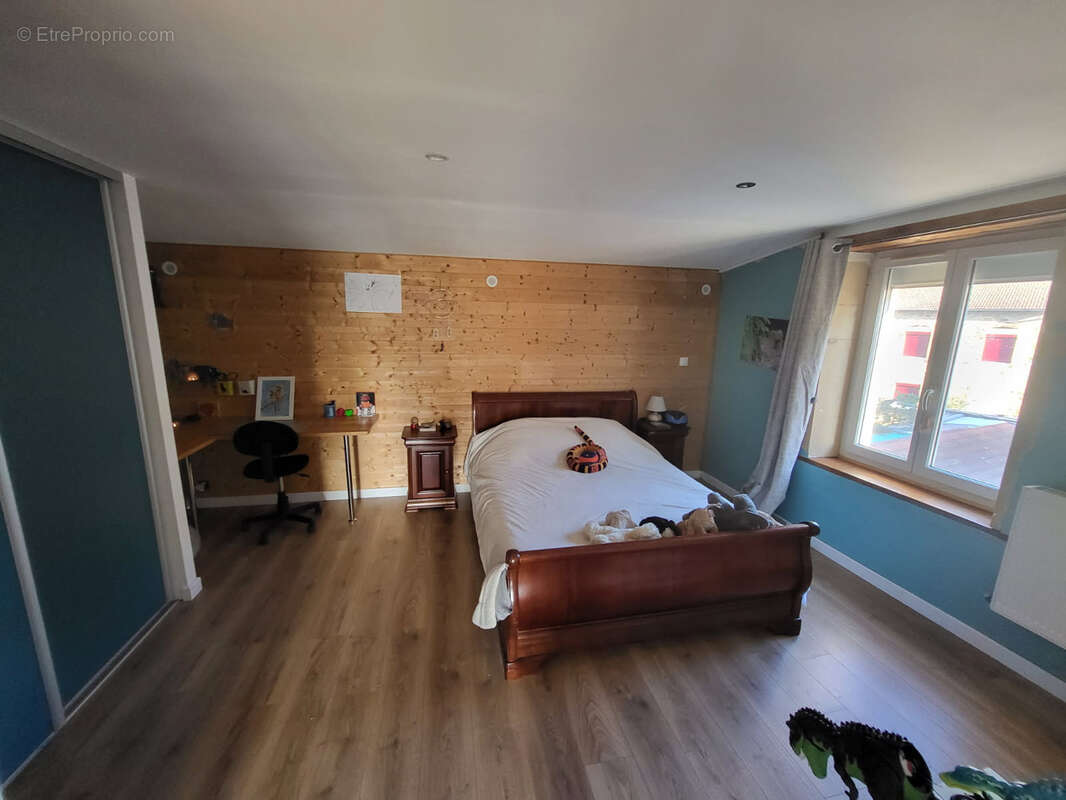 Maison à SAINT-DENIS-DE-CABANNE