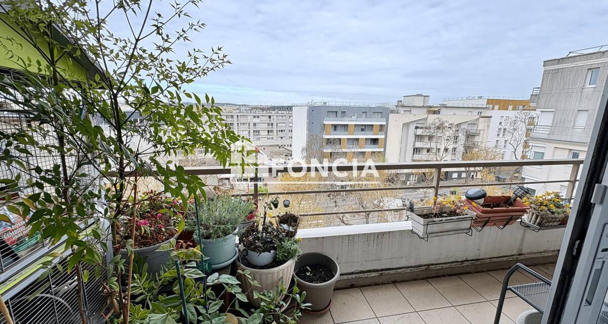 Appartement à FRESNES