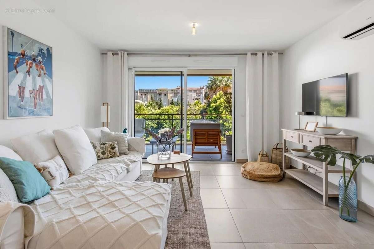 Appartement à VALLAURIS