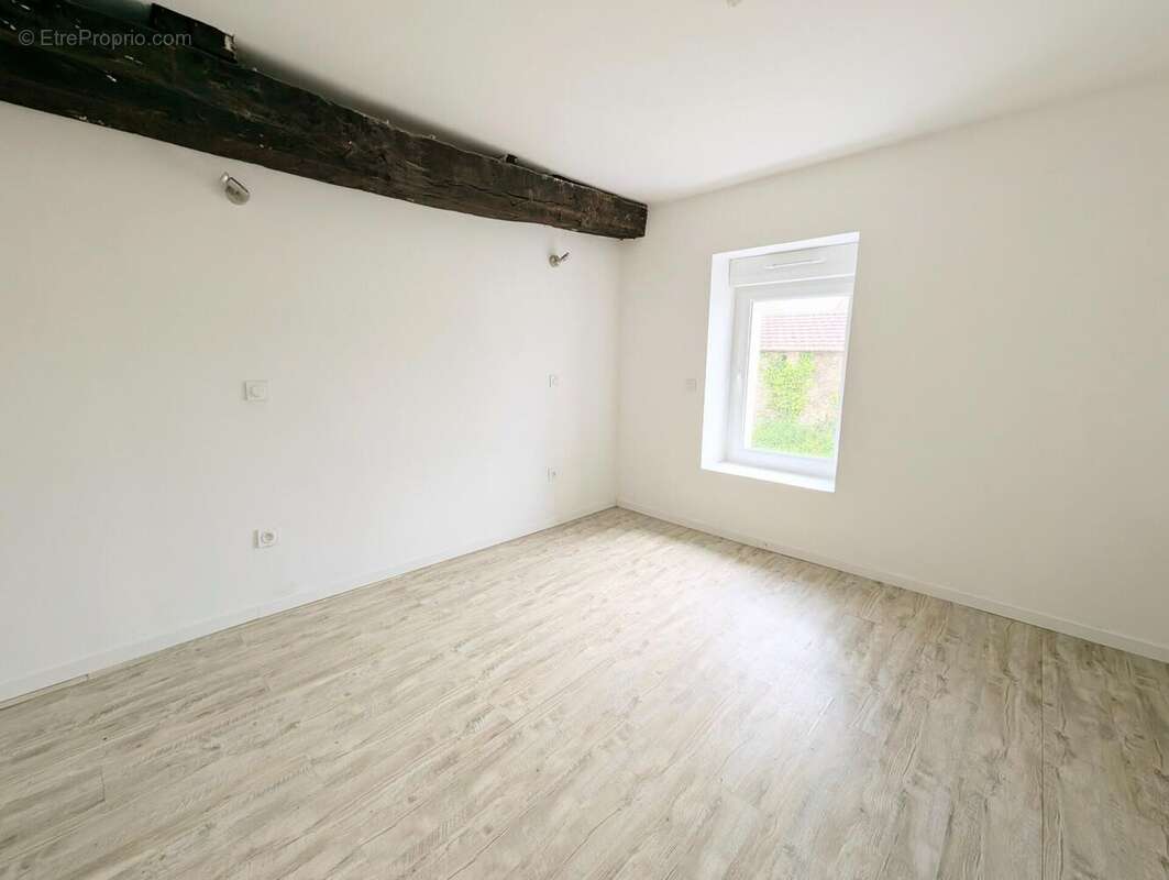Maison 102 m² à Saint-Hilaire-De-Chaleons  - photo 8