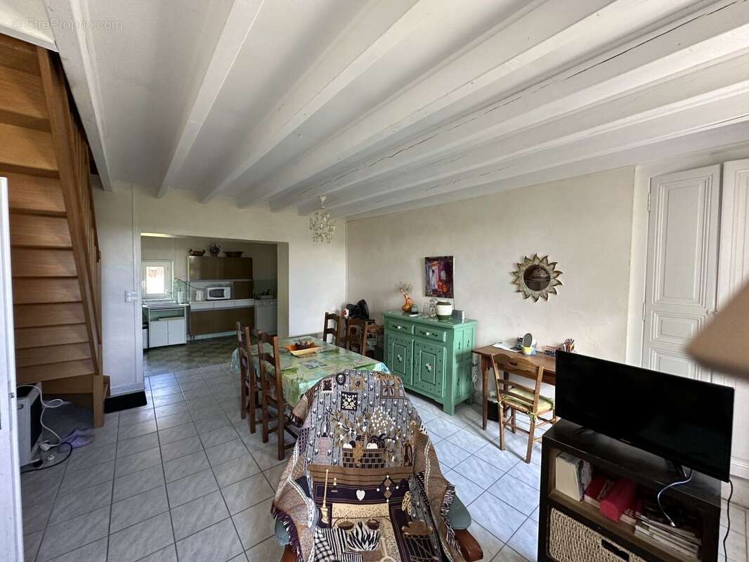 Maison à BESSAIS-LE-FROMENTAL