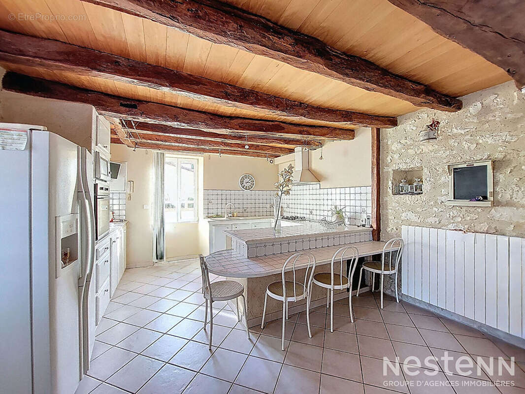 A Vendre Maison en pierre rénovée de 175 m² avec jardin et garage dans un hameau de Condom - photo 9