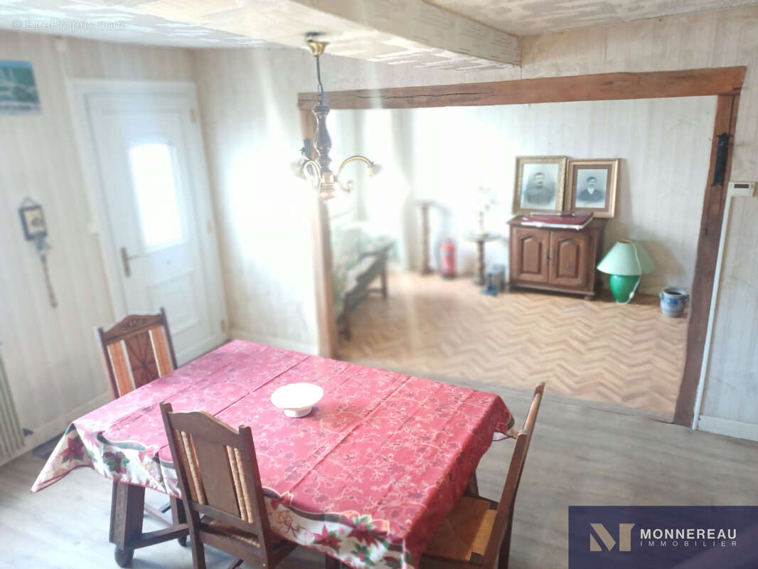 Maison à BAIGNES-SAINTE-RADEGONDE