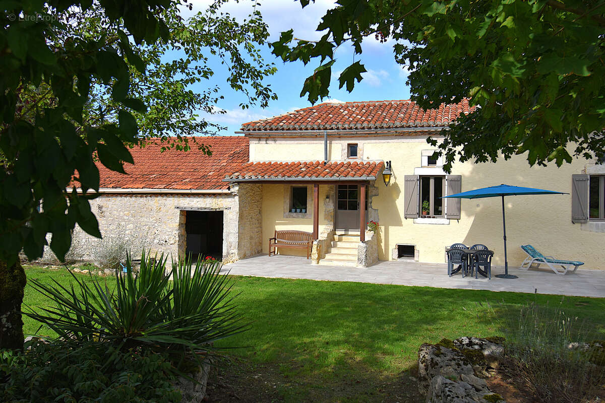 Très belle maison rénovée sur 8h avec terrain de loisir. - photo 4