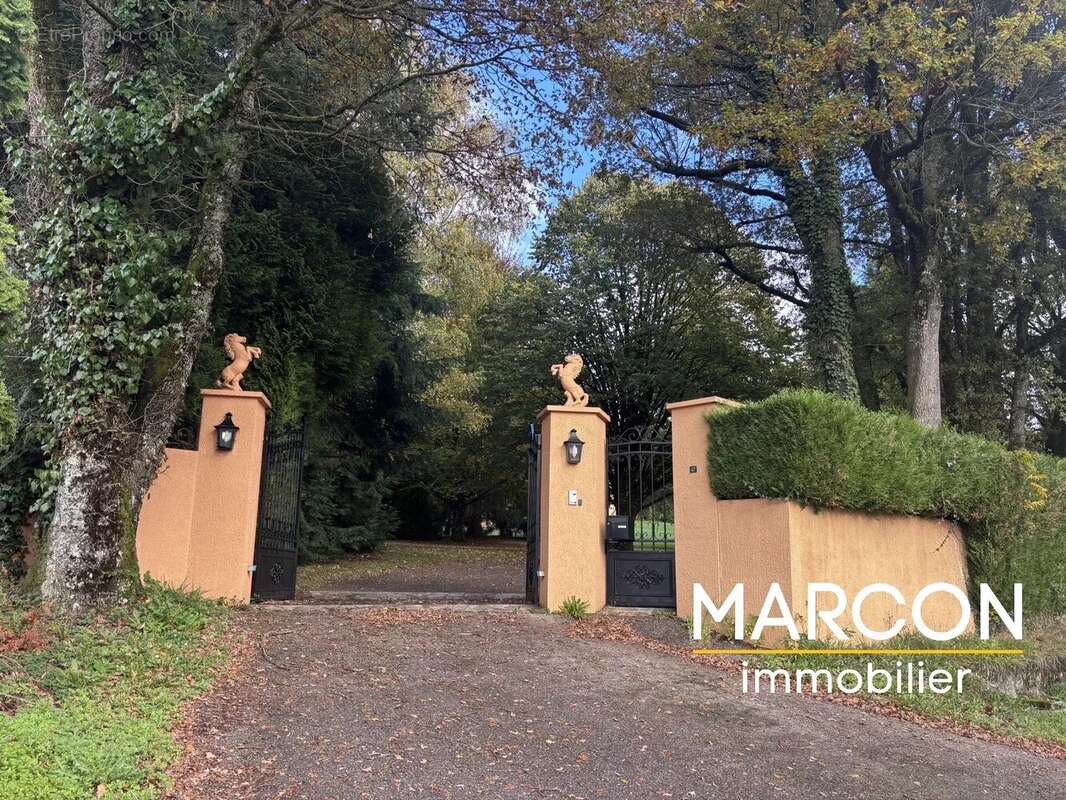 Maison à SAINT-SULPICE-LAURIERE