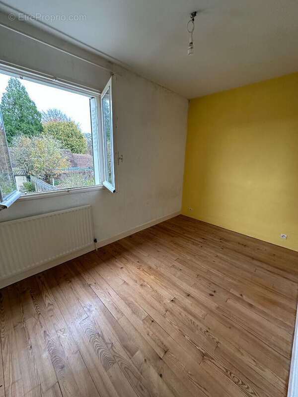 Maison à CONDE-SUR-HUISNE