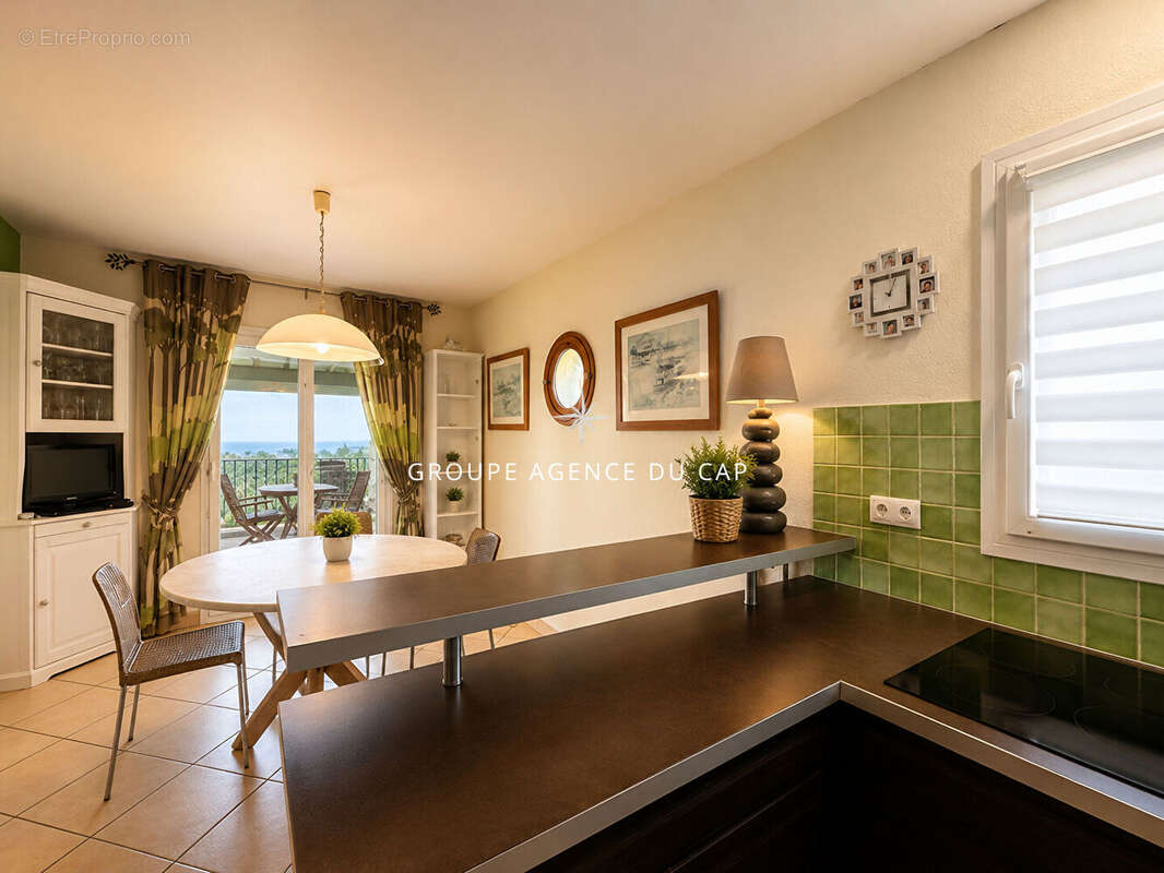 A vendre  villa provençale  vue mer piscine garage aux issambres - photo 8