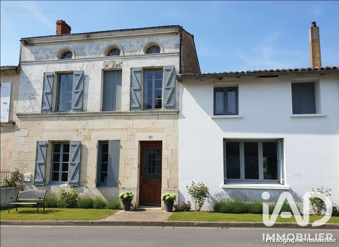 Maison 209 m² à Corme-Royal  - photo 2