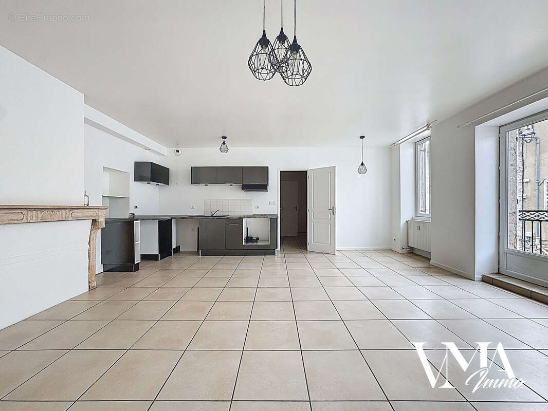 Appartement à CHAZAY-D&#039;AZERGUES