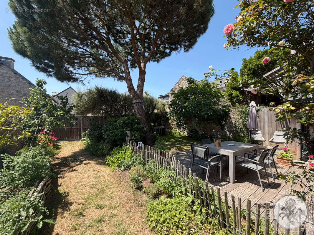 Maison à SAINT-JACUT-DE-LA-MER