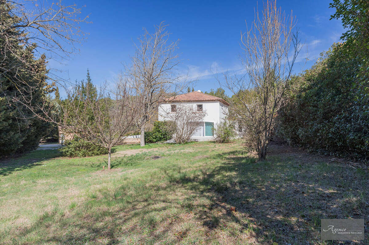 Maison à VENTABREN