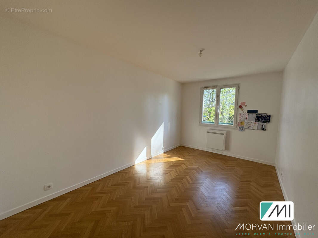 Appartement à LE MESNIL-SAINT-DENIS