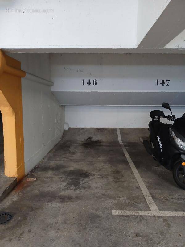 Parking à PARIS-12E