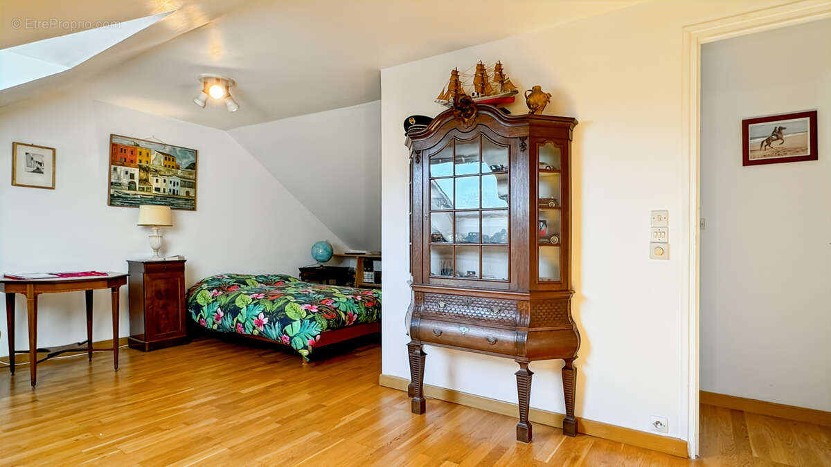 Maison à SAINT-NOM-LA-BRETECHE