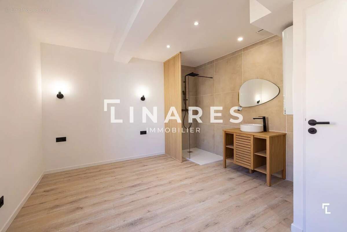 Appartement à MARSEILLE-5E