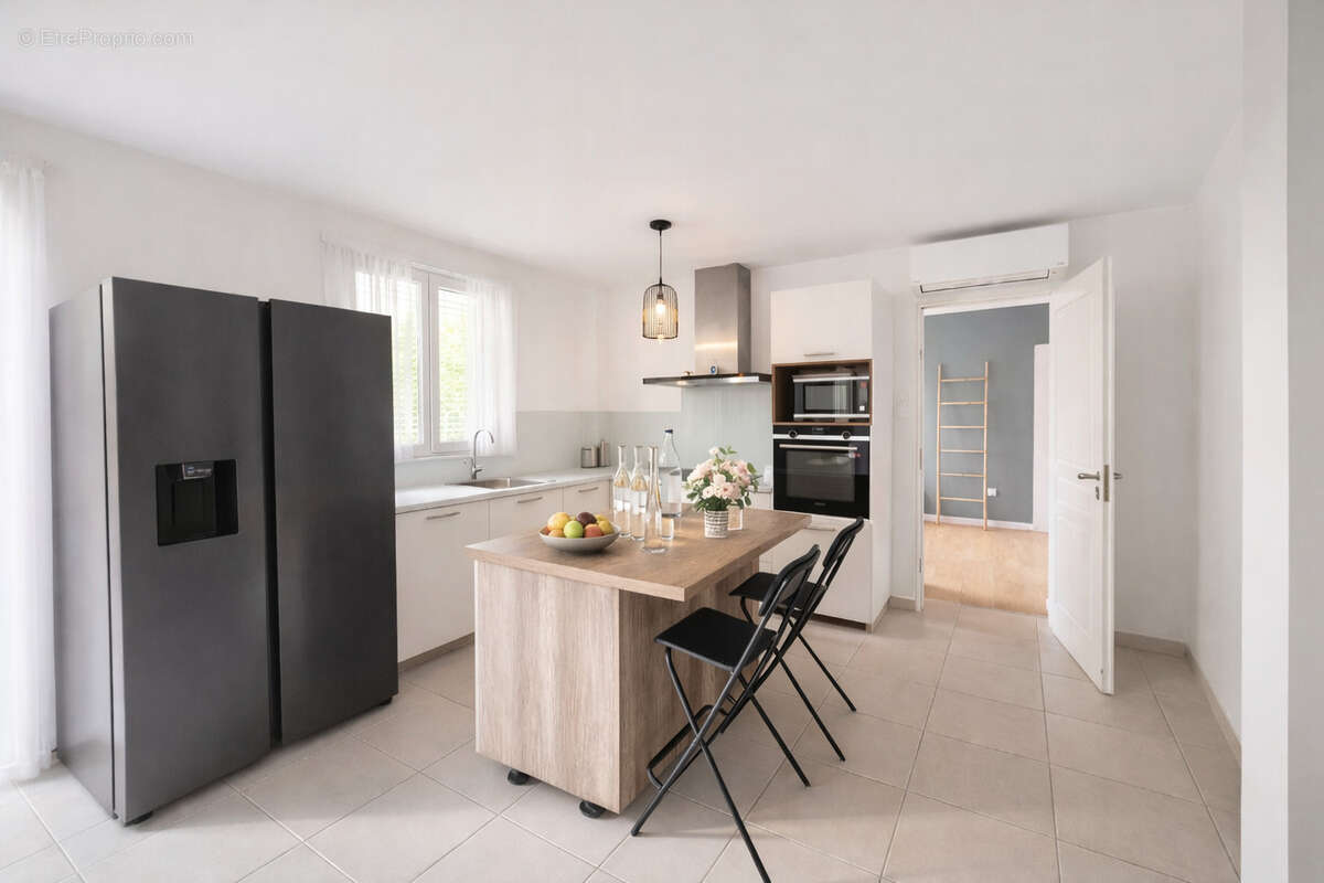 Maison à SOLLIES-VILLE