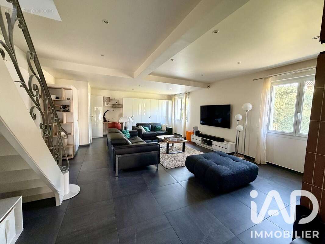 Maison 250 m² à Aurensan  - photo 8