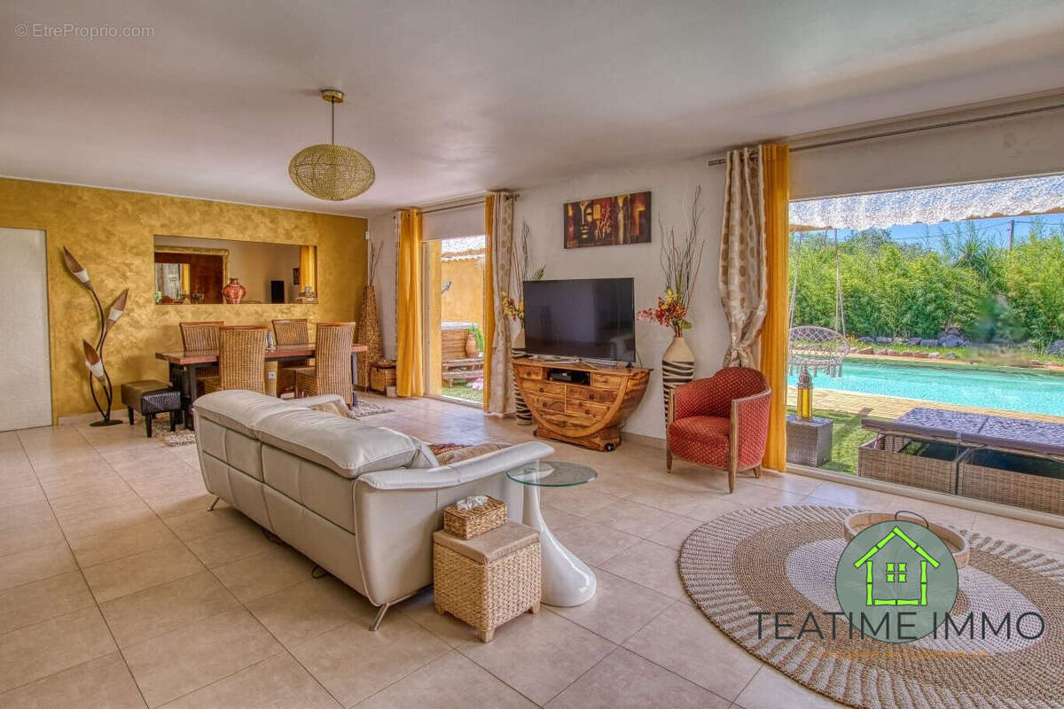 Salon - Salle a manger villa La Farlede - Maison à LA FARLEDE