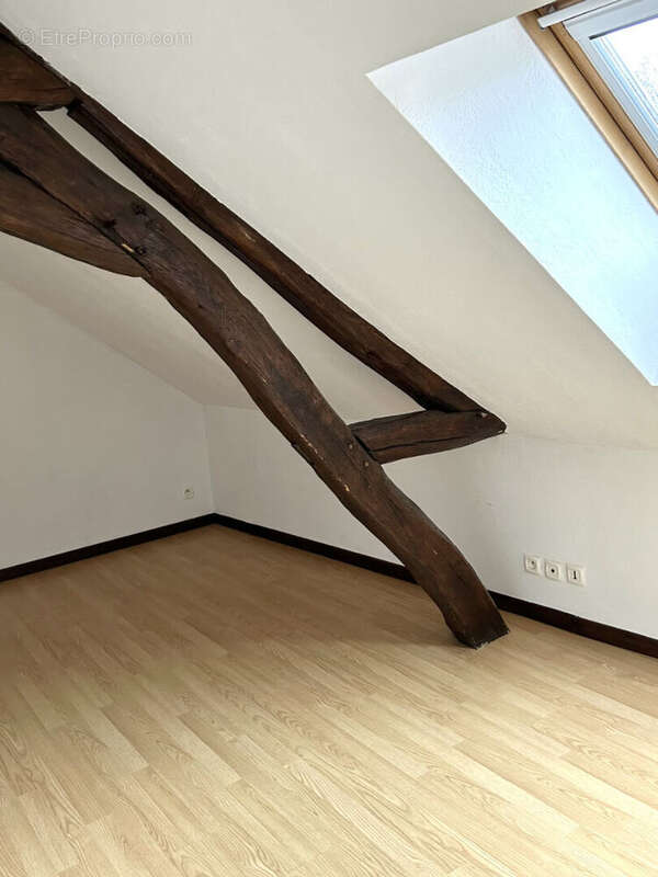 Maison à LAROCHE-SAINT-CYDROINE