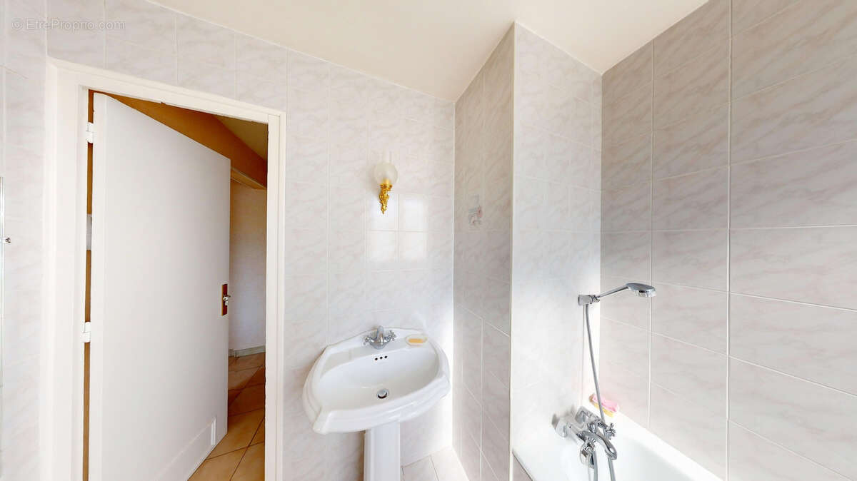 Maison Oyonnax 4 pièce(s) 98.5 m2 - photo 6