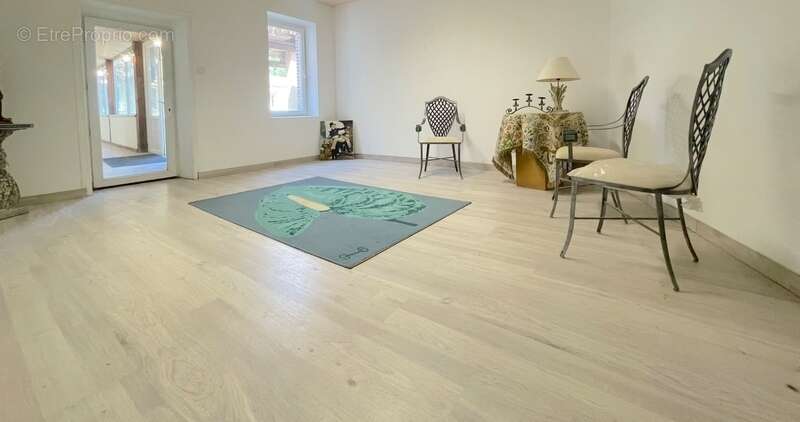 Maison à SAINTE-RADEGONDE-DES-NOYERS