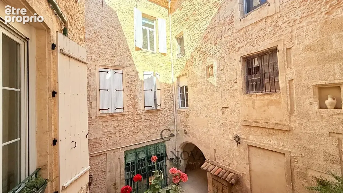 Appartement rénové avec terrasse dans l'Hôtel Particulier Guibal à Béziers - photo 4