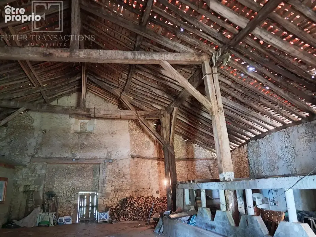 Maison et grange sur 8438 m² - photo 17