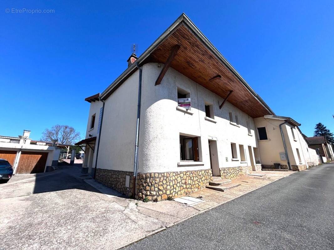 Maison à POUILLY-SOUS-CHARLIEU