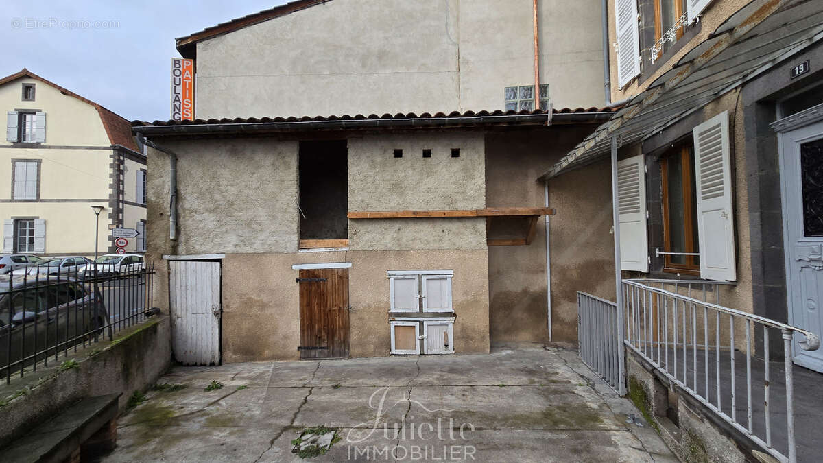 Maison à COMBRONDE