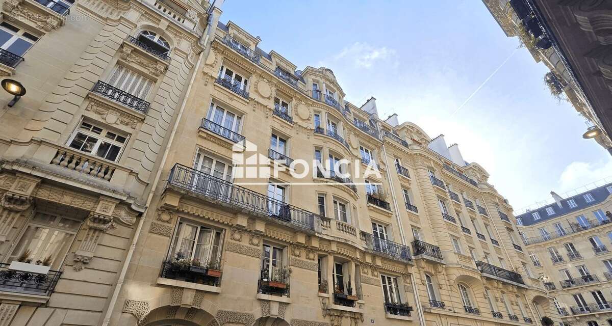 Appartement à PARIS-17E