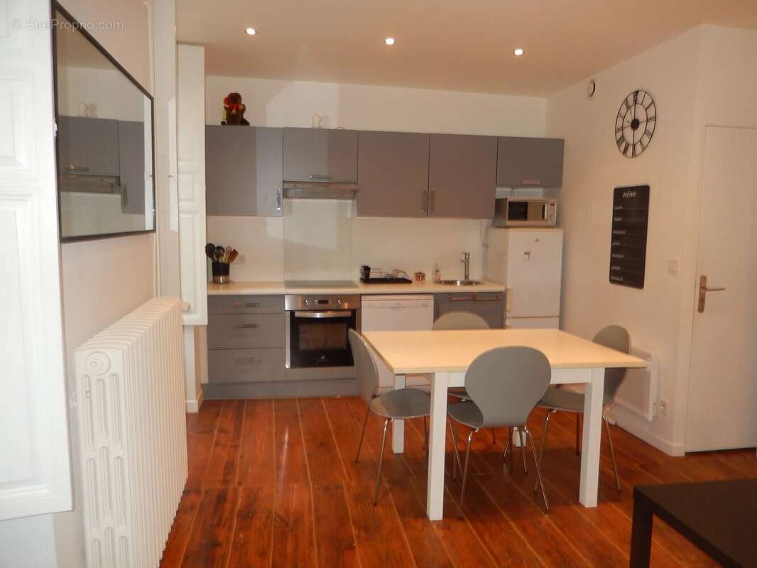 Appartement à EAUX-BONNES