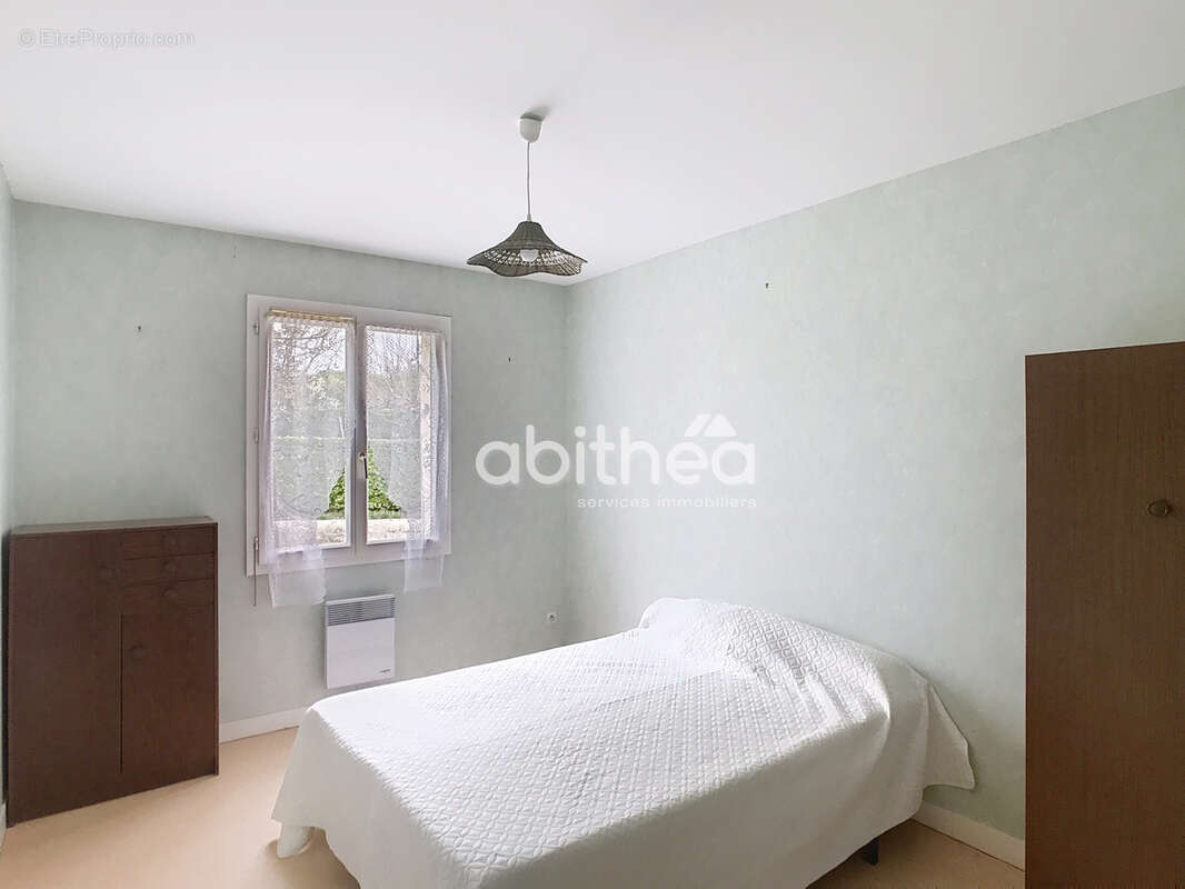 Maison de plain pied de 107 m2 4 chambres à l'Isle d'Espagnac - photo 10