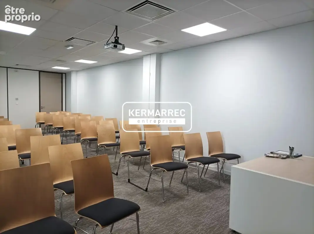 Commerce 770 m² à vendre à Saint-Jacques-De-La-Lande (35136) - photo 4