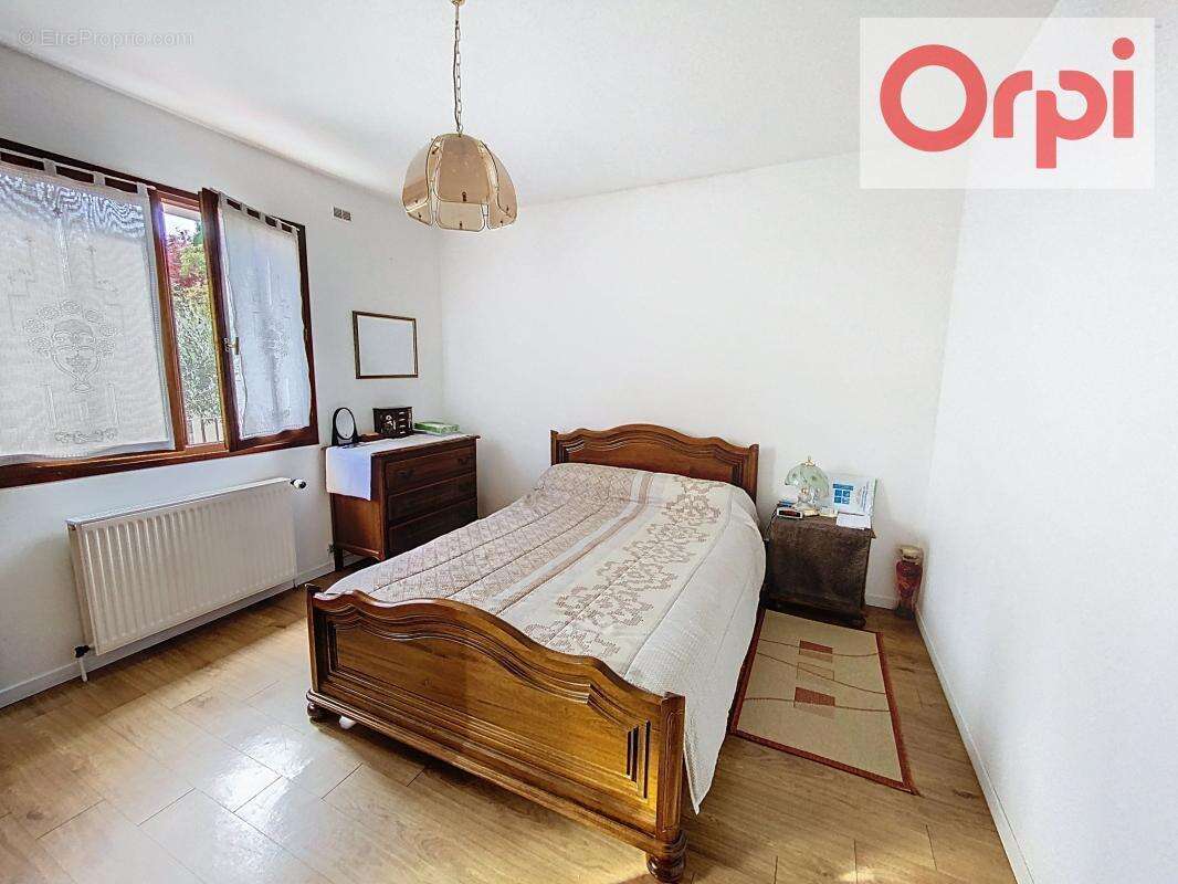 Maison à LES CLAYES-SOUS-BOIS