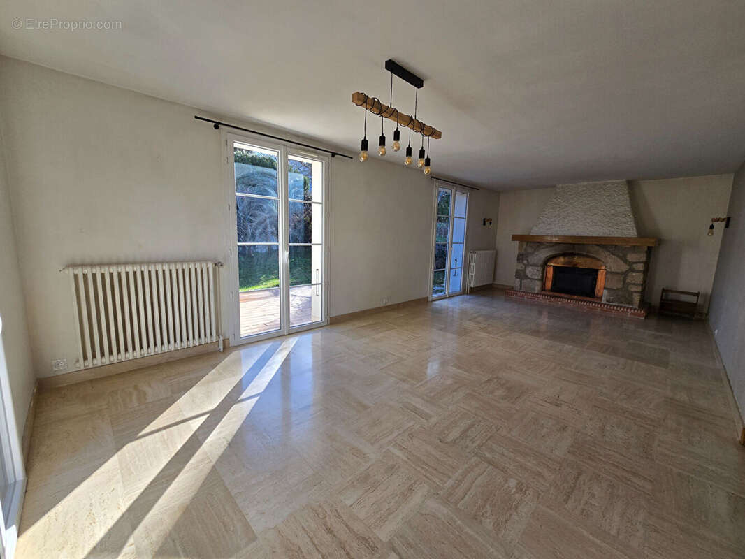 Maison à ESPALY-SAINT-MARCEL