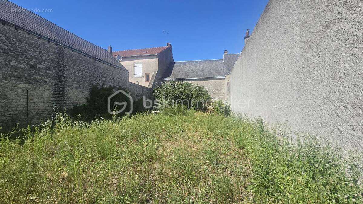Maison à SAINT-PERAVY-LA-COLOMBE