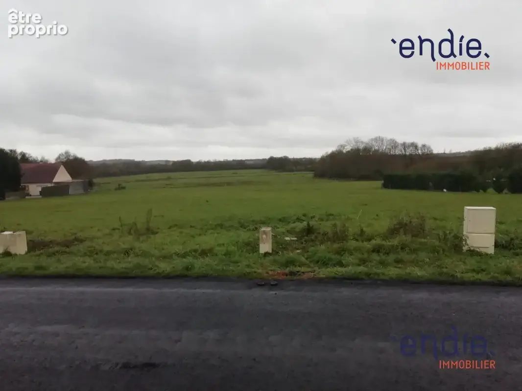 Terrain à LA GUERCHE-SUR-L'AUBOIS