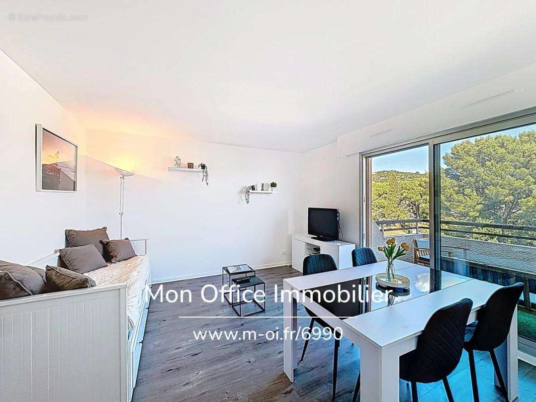 Référence : 6990-les. - studio cabine vue mer rénové à vendre à cavalaire sur mer - photo 4