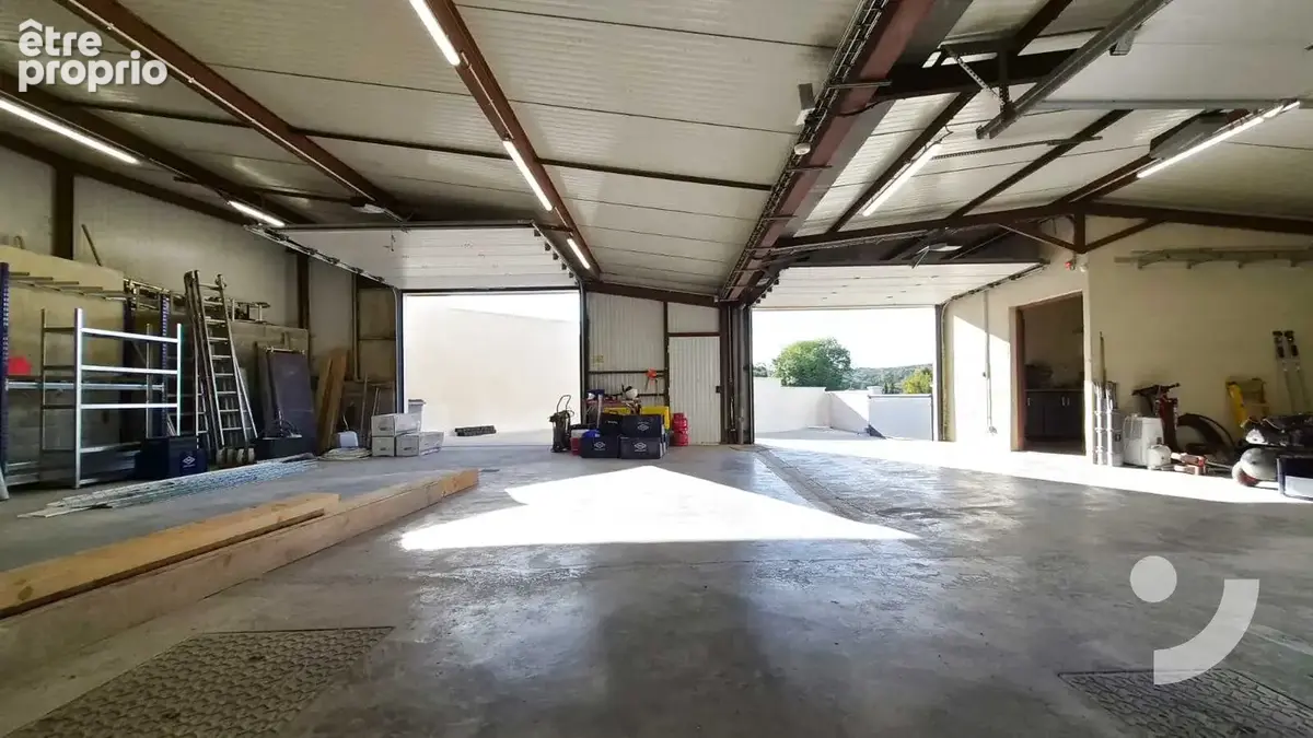 Maison avec dépôts pour activités artisanales - photo 14