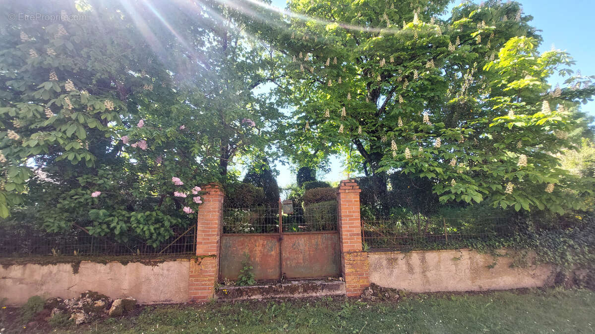 Maison à CAHUZAC-SUR-VERE