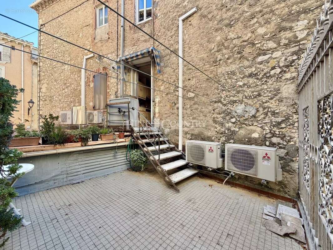 Vente immeuble à Le Cannet , à rénover. - photo 15