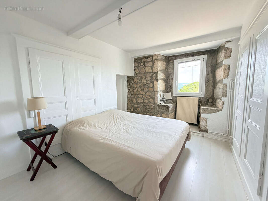 Vouvray Maison familiale de caractère 194 m² Salle de cinéma Double garage Jardin - photo 5