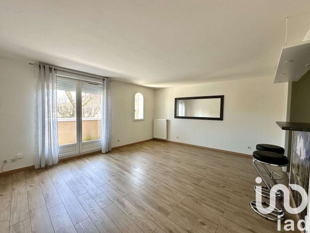Photo 3 - Appartement à SAINT-GERMAIN-LES-CORBEIL