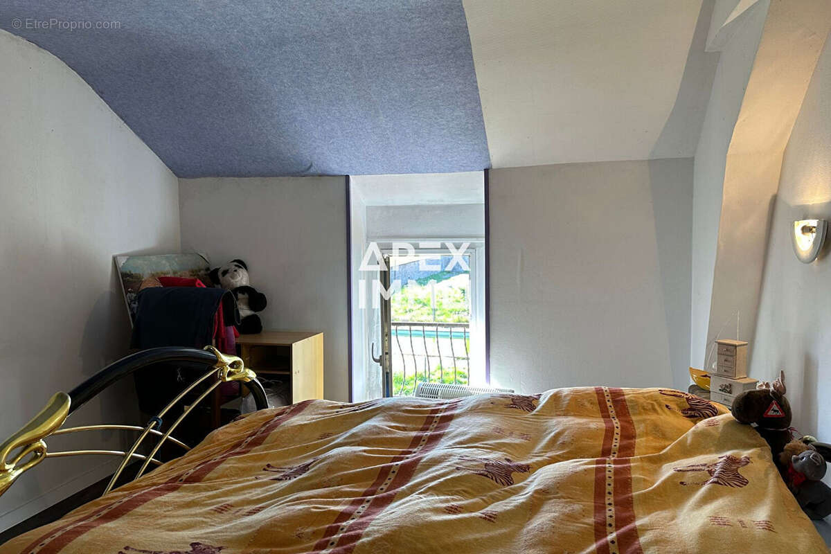 Commerce à OINVILLE-SAINT-LIPHARD